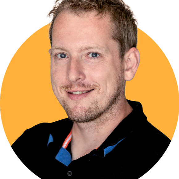 Bild von Dominik Pfaffenbauer auf gelben Hintergrund